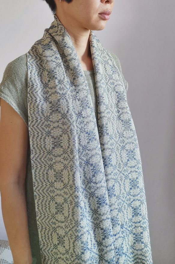Handwoven Silky Linen Shawl 手織絲麻精緻披肩 第7張的照片