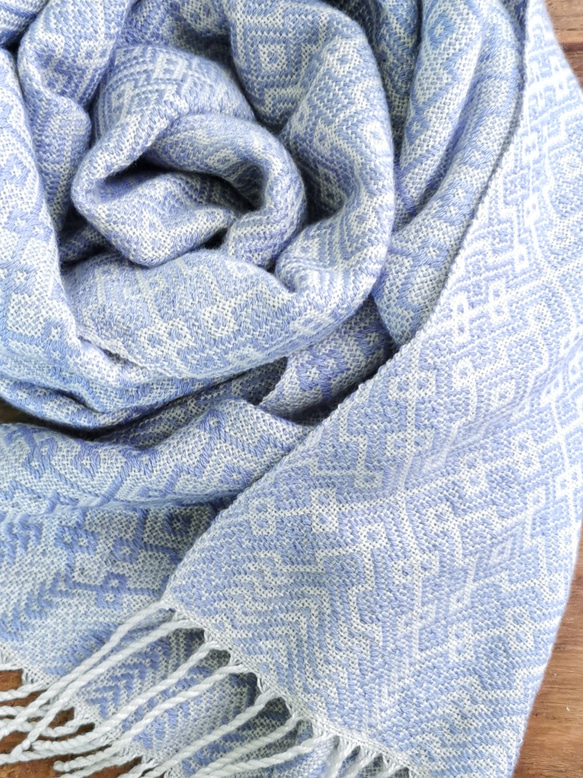 Handwoven Cashmere & Silk Shawl 6枚目の画像