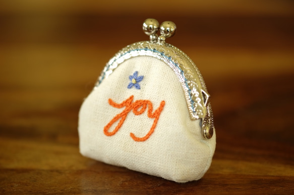 Hand Embroidered Tiny Kisslock Purse - Blissful Moments 3枚目の画像