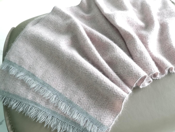 Handwoven Mohair/Wool Chervon Wrap 第3張的照片