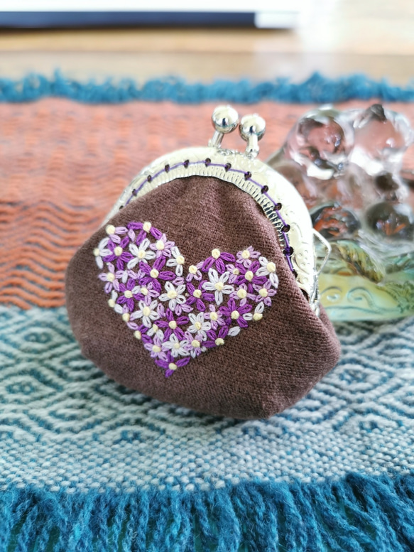 CaCa Crafts |【Let Love Shines】Handembroidery Tiny Purse 3枚目の画像