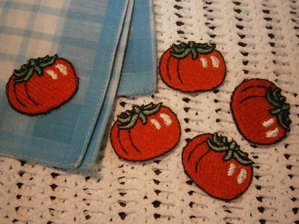 刺繍のワンポイントアップリケ　トマト 1枚目の画像