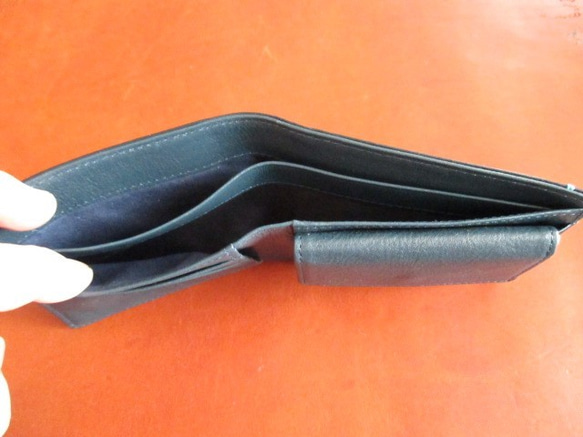 フランス製　最高級カーフ(仔牛革)シリーズ　二つ折り財布　ブラック　内装カラーコンビ　　 3枚目の画像