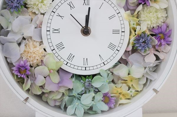 【受注制作】結婚祝い　両親贈呈　記念品に　花畑のような花時計　ブルーグリーン・イエロー・ラベンダー系 2枚目の画像