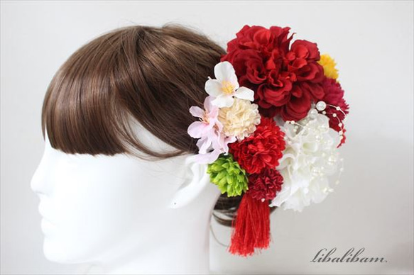 成人式・袴・卒業式に　赤白系ダリアとマムと桜の髪飾り　17本 2枚目の画像
