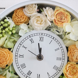 【受注制作】新築祝い・結婚祝いに　花時計  オレンジとオフホワイトの薔薇　　フラワー時計 2枚目の画像