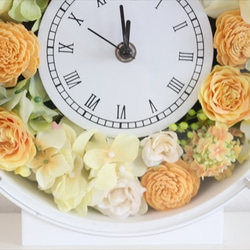 【受注制作】新築祝い・結婚祝いに　花時計  オレンジとオフホワイトの薔薇　　フラワー時計 3枚目の画像