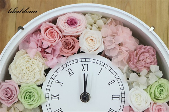 母の日　結婚祝いに　プリザーブドフラワー　花時計　ピンク系　まりひめ　フラワー時計 2枚目の画像