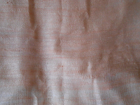 草木染め（サイカチ）オレンジ　シルク１００％のストール 5枚目の画像