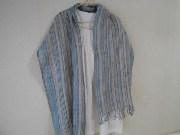 麻糸と手紡ぎシルクのキラキラ手織りストール　 2枚目の画像
