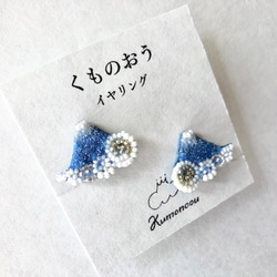 富士山ぐものイヤリング　・くもシリーズ・ビーズ刺繍 /ブローチ 3枚目の画像