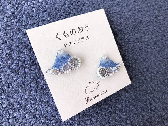 富士山ぐものピアス・富士山シリーズ・ビーズ刺繍 /ピアス 3枚目の画像