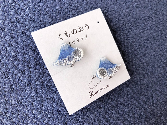 富士山ぐものイヤリング・富士山シリーズ・ビーズ刺繍 /イヤリング 2枚目の画像