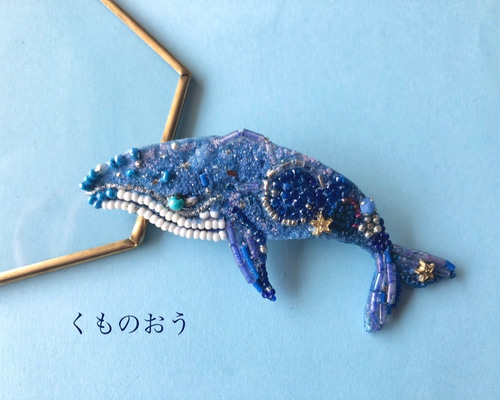 64 ブローチシリーズクジラさん　ハンドメイド　ピアスorイヤリング 受注製作 5/20まで受付』くじらのブローチ・くじらシリーズ・ビーズ
