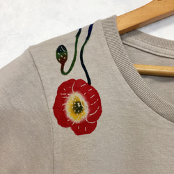 【送料無料】レディースTシャツ/手染め紅型（びんがた）のTシャツ/芥子の花 3枚目の画像