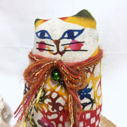 【日本国内送料無料】紅型のハチワレ猫の立つぬいぐるみ/Kiki 3枚目の画像