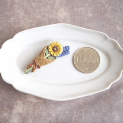 ヒマワリとラベンダーのナチュラルブーケブローチ 2枚目の画像