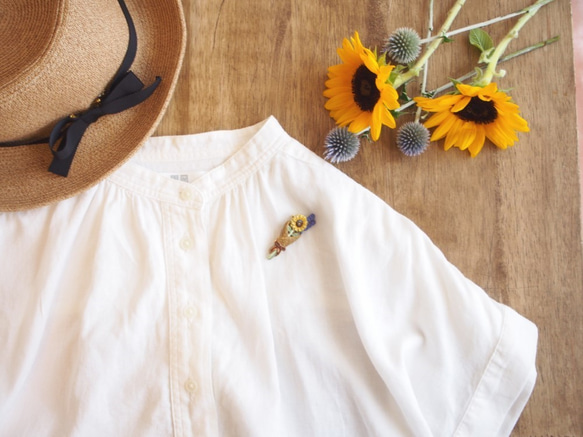 ヒマワリとラベンダーのナチュラルブーケブローチ 4枚目の画像