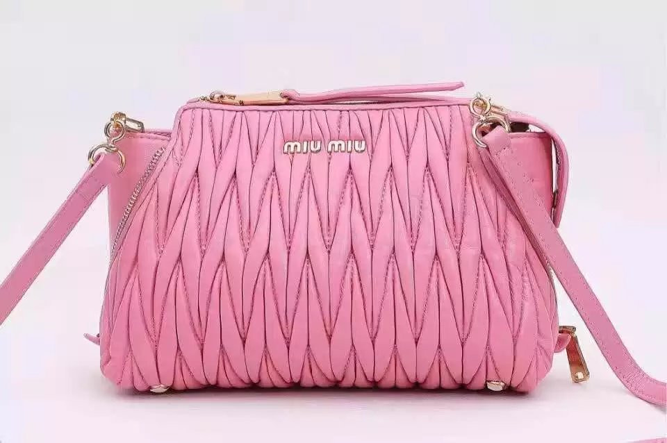 MIUMIUミュウミュウ 可愛い 人気美品 バッグ ショルダーバッグ