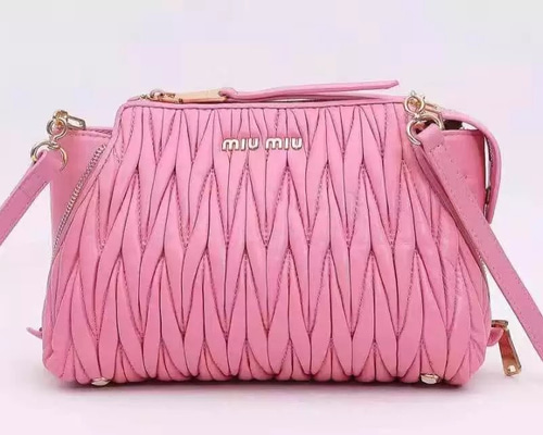 ∞ミュウミュウ 大人かわいいスリングバック無料直営ギフト包装 MIUMIUミュウミュウ 可愛い 人気美品 バッグ ショルダーバッグ