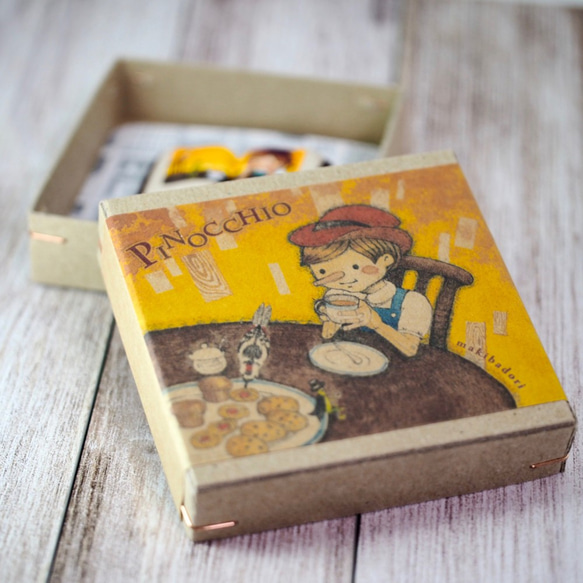 絵本ブローチ《ピノッキオのティータイム》【手描きイラスト・陶土ブローチ】 12枚目の画像