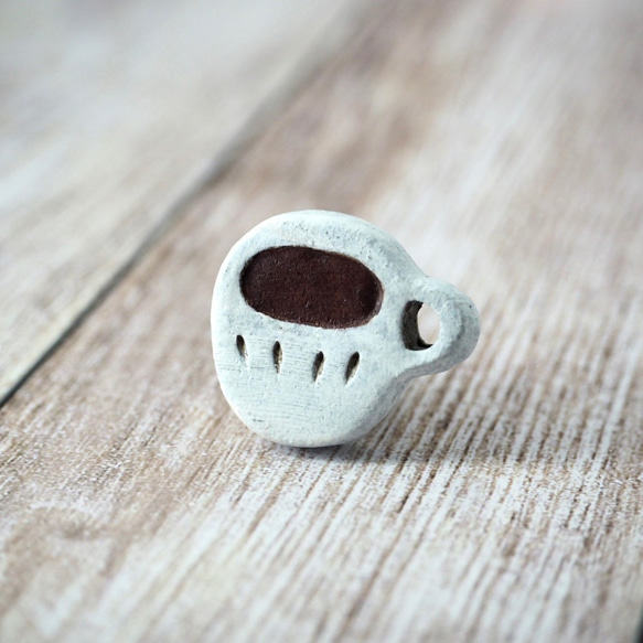 陶土で作ったコーヒーブローチ 3枚目の画像