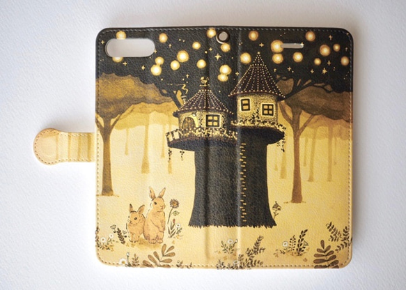 絵本の中のウサギとツリーハウスの手帳型スマホケース《受注生産：iPhone対応》 10枚目の画像