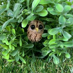 モリフクロウの立体刺繍ブローチ 1枚目の画像