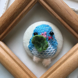 青い鳥と四葉のクローバーの幸せを呼ぶ刺繍ボタン 1枚目の画像