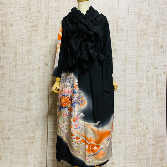 着物リメイク*牡丹・菊・藤など花篭刺繍正絹黒留袖ワンピースM 着物リメイク*牡丹・菊・藤など花篭刺繍正絹黒留袖ワンピースM