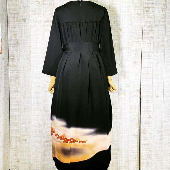 着物リメイク＊屋敷に松模様ぼかし加工正絹黒留袖ワンピースＬ～ＬＬ＆ギャザーストール 6枚目の画像