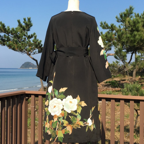 着物リメイク＊豪華花正絹黒留袖で裏地付きワンピM～L＆