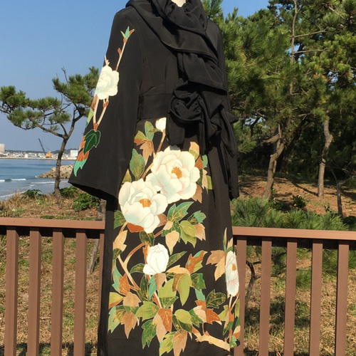 着物リメイク*豪華花正絹黒留袖で裏地付きワンピM~L& 着物リメイク*豪華花正絹黒留袖で裏地付きワンピM~L&