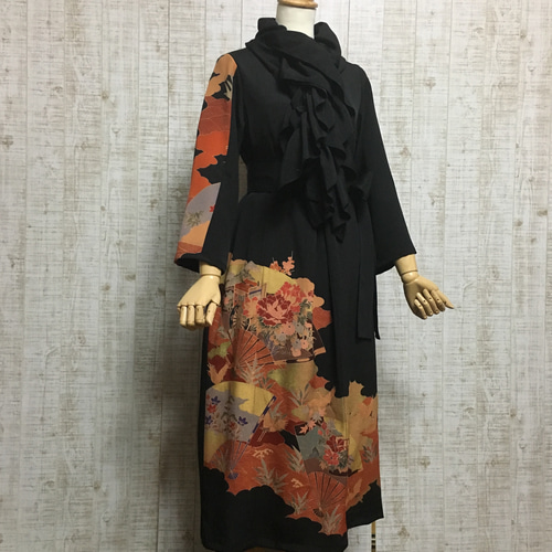 着物リメイク＊手描き金彩花扇に鶴模様正絹錦紗黒留袖ワンピースL