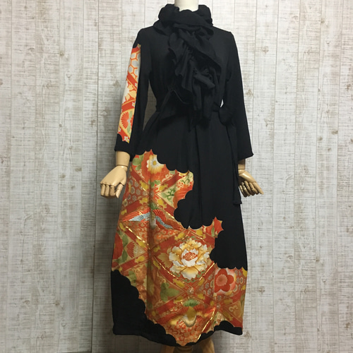 着物リメイク＊正絹縮緬金糸刺繍黒留袖ワンピースM～L＆ 