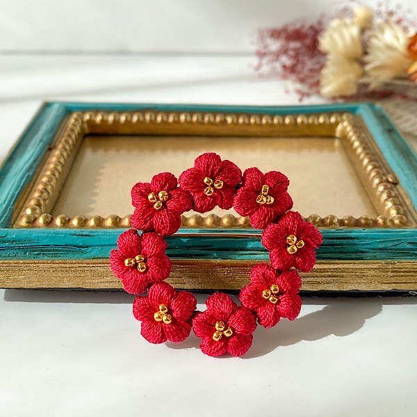 う*ん様 花のブローチ 3色から選べる！梅の花ブローチ (受注生産/オーガンジー刺繍