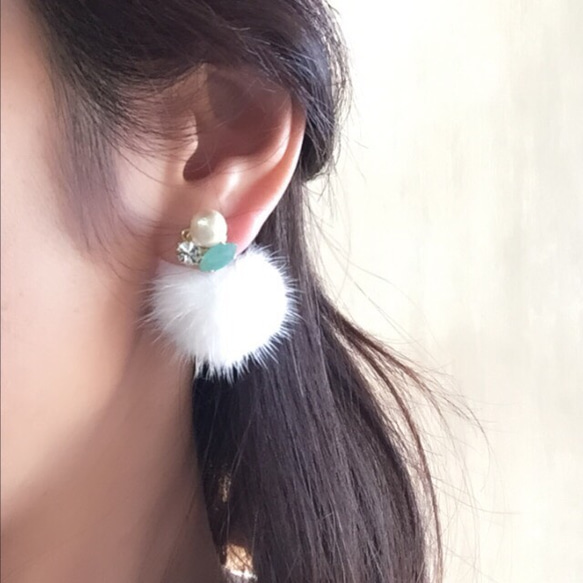 ビジューとミンクファーキャッチピアス (ホワイト) ピアス（スタッド 