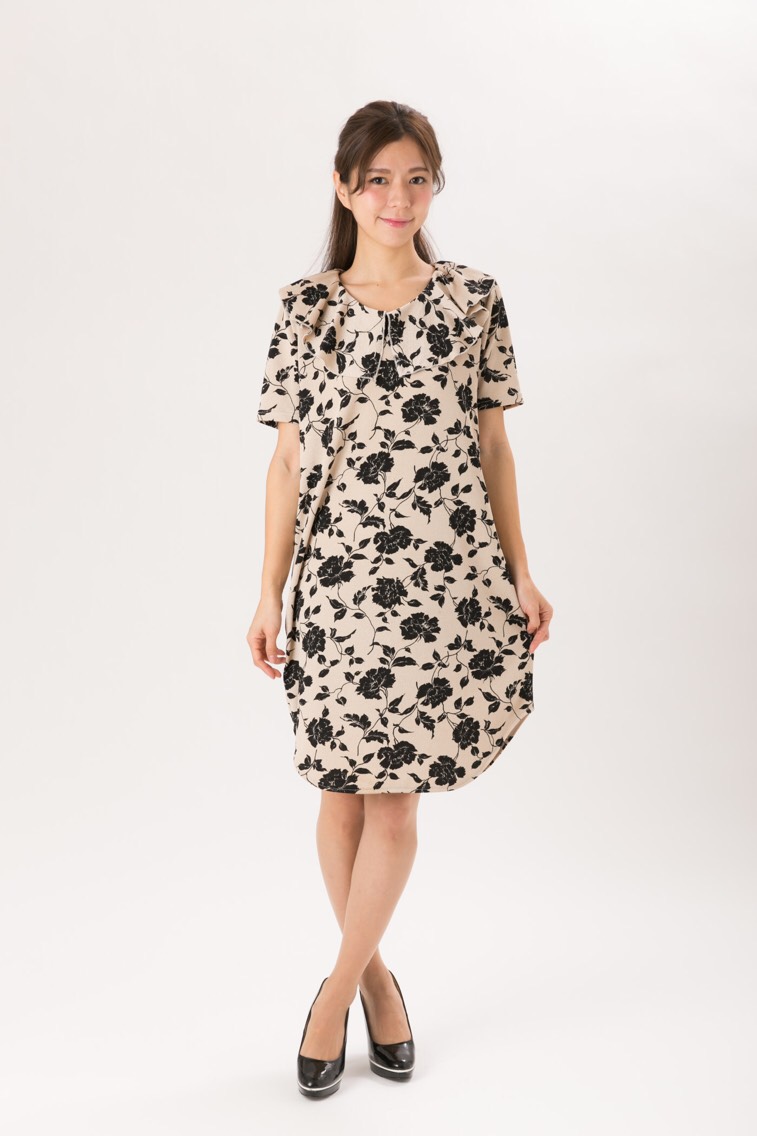 衿フリルワンピース 9,360円