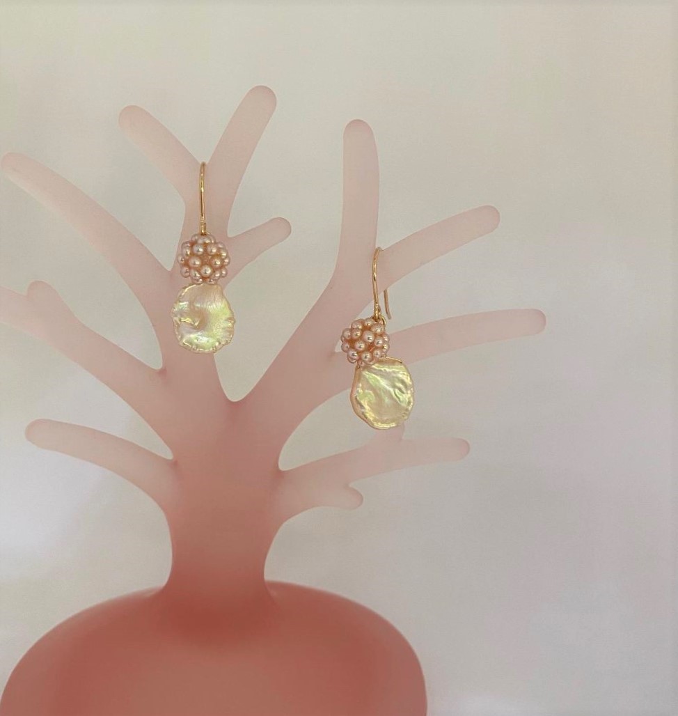 極上淡水パール　桜色（ピンク）ボール&花びらピアス　　spp-02　2ミリパール　ケシクレオパトラ