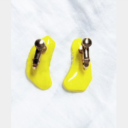 Abstruct earrings/ yellow 3枚目の画像