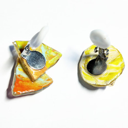 Asymmetric collage paint earrings 5枚目の画像