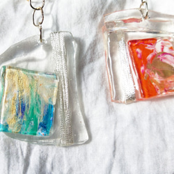 Asymmetric clear large paint earrings 4枚目の画像