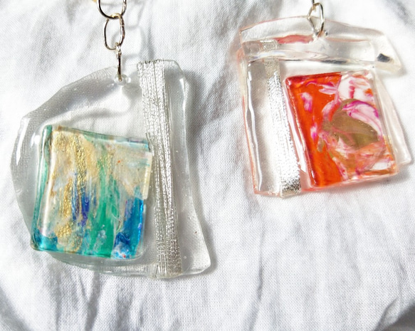 Asymmetric clear large paint earrings 4枚目の画像