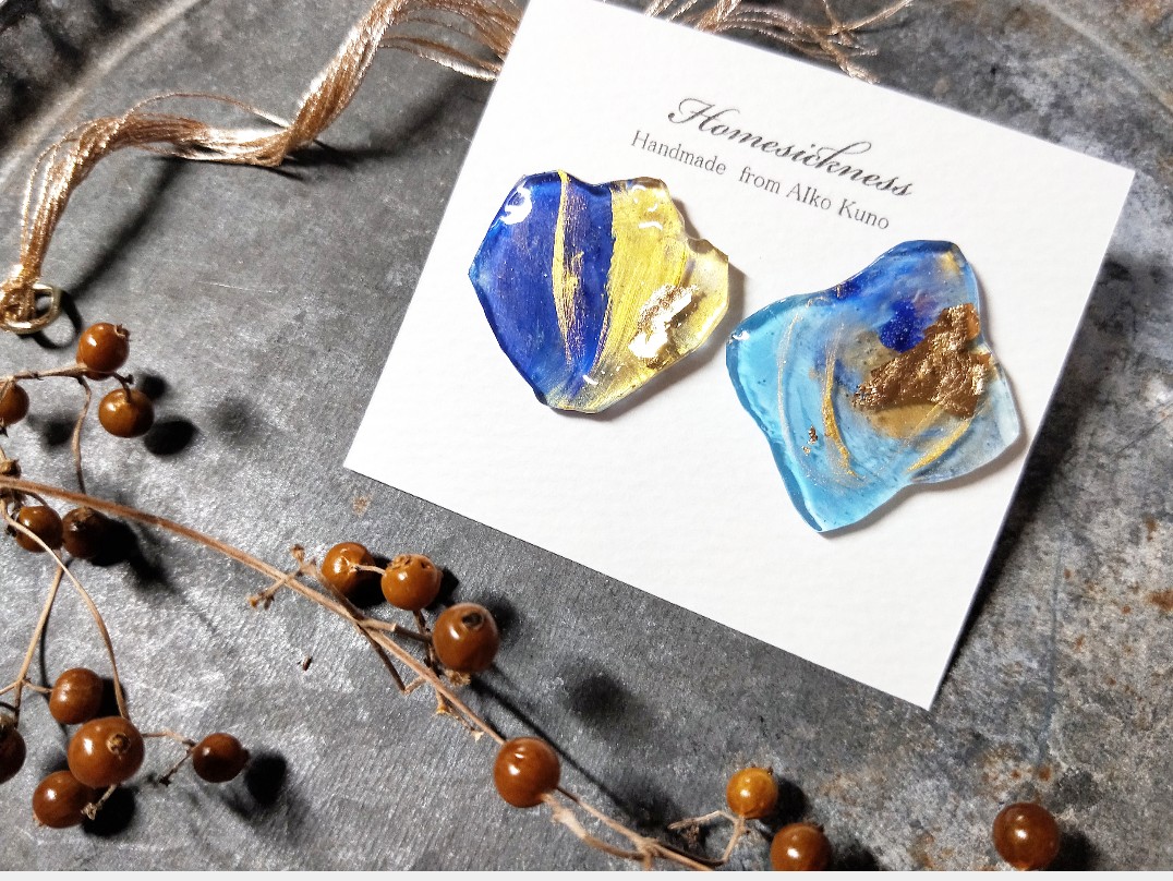 Asymmetric paint earrings/flower of puddle