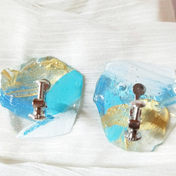 Paint collage earrings / maru M / Turquoise 4枚目の画像