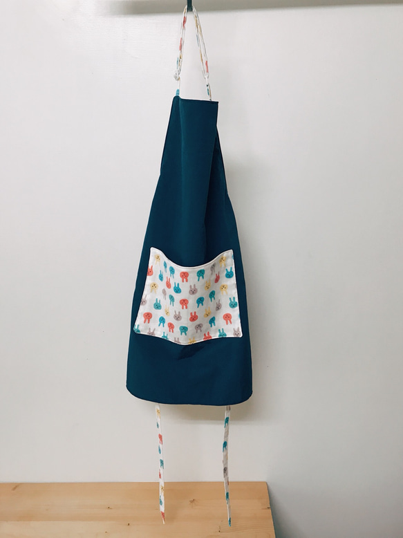 [ 接單製作 ]寶寶圍裙（日本防潑水材質） 第1張的照片