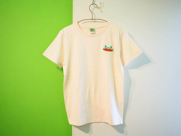 E*group T-shirt 阿蛙頭 電繡款 米色tee 第2張的照片