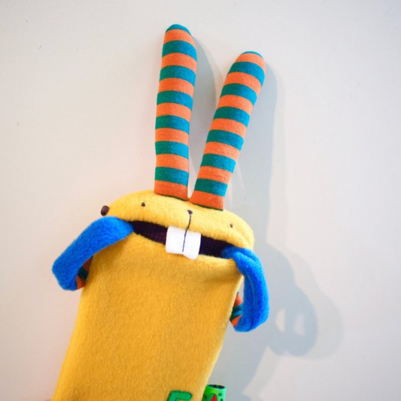 E*group 門牙包 阿兔 黃色系 iphone系列手機  手機袋 兔子 第1張的照片