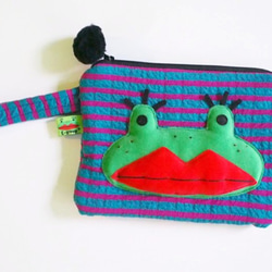 E*group 阿蛙 拼布手提包（青蛙）  收納袋 萬用包 手提包 化妝包   售價＄780 優惠＄599 第1張的照片