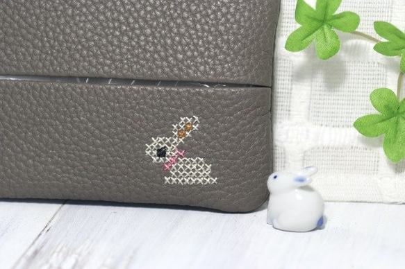 Creema限定♪ポケットティッシュケース（うさぎ刺繡：グレー）今だけ名入れタグ付きラッピングサービス中 2枚目の画像